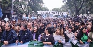 Arjantin'de Milei hükümeti karşıtı şiddetli protestolarda 40 kişi yaralandı