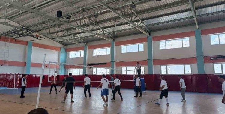 Tut ilçesinde voleybol turnuvası düzenlendi
