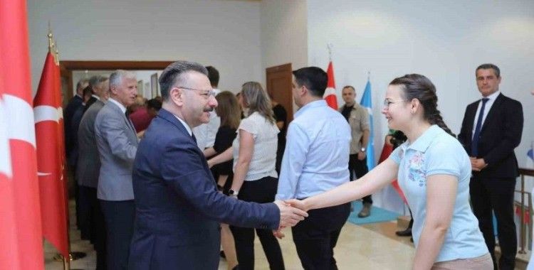 Vali Hüseyin Aksoy valilik personeli ile bayramlaştı
