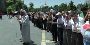 Hayatını kaybeden Filistinliler için ‘gıyabi cenaze namazı’ kılındı
