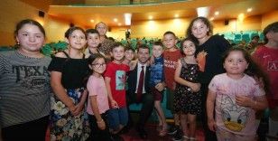 Başkan Karagöl’den karne alan çocuklara tiyatro sürprizi
