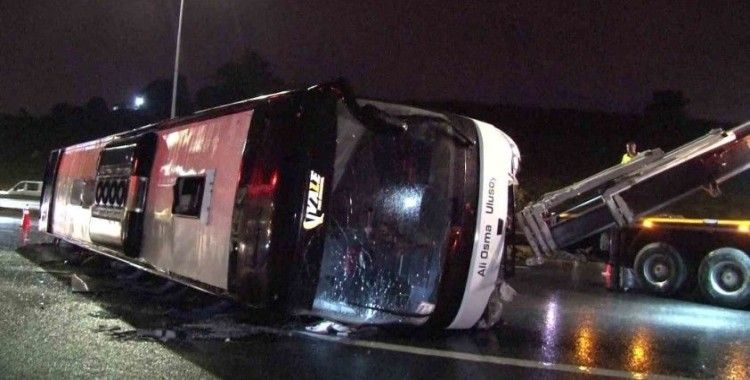 Kuzey Marmara Otoyolu’nda yolcu otobüsü devrildi
