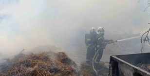Denizli’de 2 katlı bina yangında kül oldu

