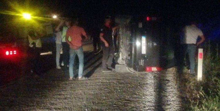 Isparta’da hafif ticari araç ile minibüs çarpıştı: 2’si çocuk 4 yaralı

