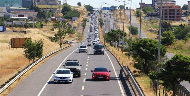 İstanbul-Tekirdağ kara yolunda bayram yoğunluğu