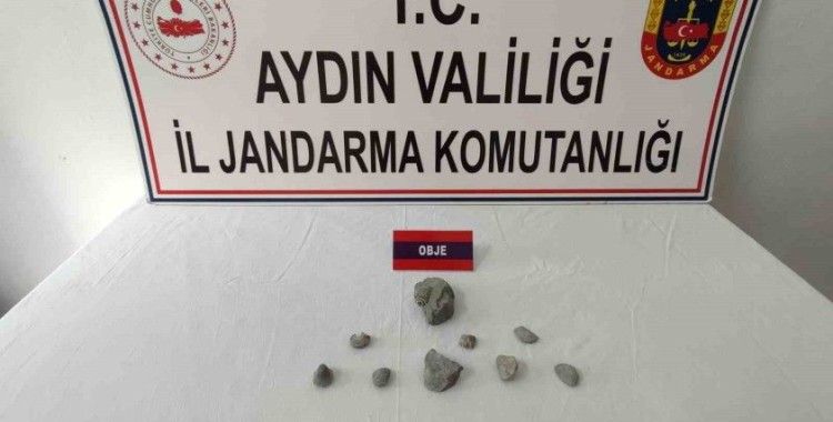 400 bin yıllık fosili satmaya çalışırken jandarmaya takıldı
