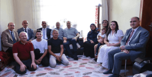 Bakan Yerlikaya'dan, şehit Astsubay Kaya'nın Konya'daki ailesine bayram ziyareti
