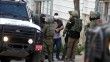 İsrail askerleri, işgal altındaki Batı Şeria'da düzenlediği baskınlarda Filistinlileri darbetti