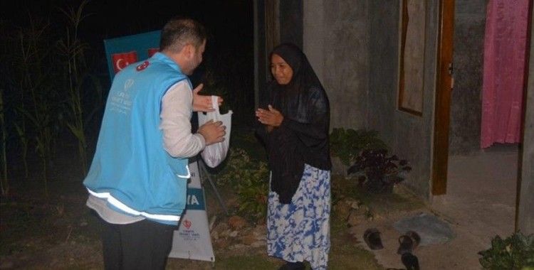 TDV, Endonezya'da vekalet yoluyla kesilen kurbanlıkların dağıtımını sürdürüyor