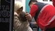 Başakşehir’de çocuklarını rehin alıp camdan sarkıtan baba gözaltına alındı
