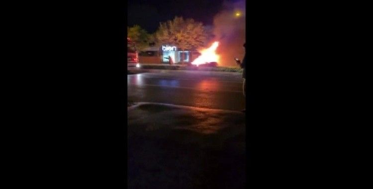 Ataşehir’de aşırı hız yapan otomobil taksiye çarptı: 3 yaralı
