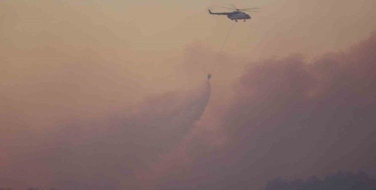 Çanakkale’de 14 saattir kontrol altına alınamayan orman yangınına havadan müdahale başladı
