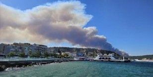 Çanakkale'deki orman yangını nedeniyle bir köy tedbiren boşaltıldı, boğaz trafiği tekrar çift yönlü açıldı