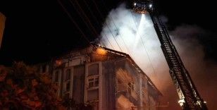 5 katlı apartmanda çıkan yangın panik oluşturdu
