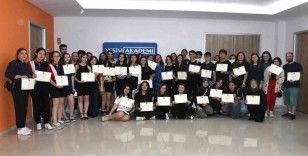 Genç gönüllülerin sertifika heyecanı
