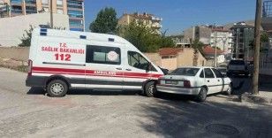 Ambulansın karıştığı kazada 2 sağlık görevlisi yaralandı
