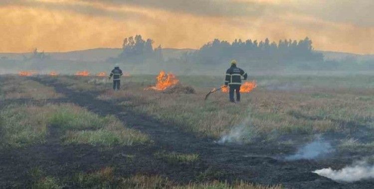 Erzin’de sazlık alanda çıkan yangın söndürüldü
