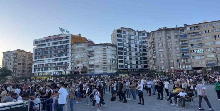 Elazığ’da Türkiye-Portekiz maçı için dev ekran kuruldu
