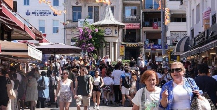 Büyükada'da bayram tatilinin bitimine bir gün kala yoğunluk yaşandı