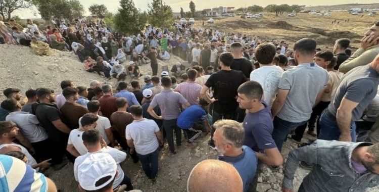 Mardin’deki yangında hayatını kaybeden 8 vatandaş defnedildi
