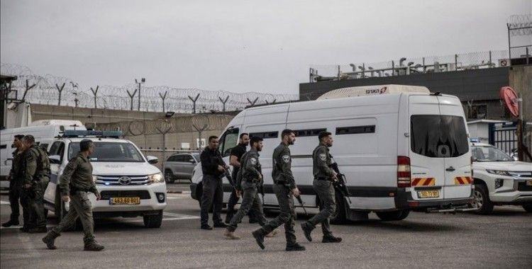 İsrail hapishanesindeki Filistinliler avukatlarıyla görüşmeleri halinde işkenceyle tehdit ediliyor