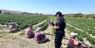 Tarım işçisi kadınlara KADES uygulaması yükletildi
