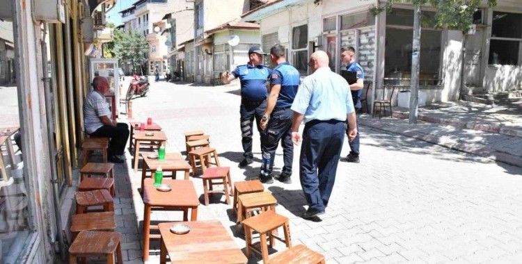 Emet Belediye zabıtasından kaldırım işgaline yönelik denetim
