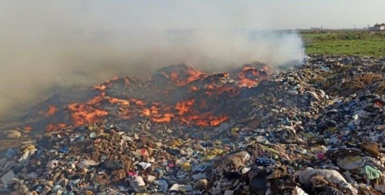 Kumlu'da çıkan çöplük yangını söndürüldü