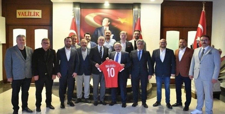 Balıkesirspor yönetimi, Vali Ustaoğlu’nu ziyaret etti
