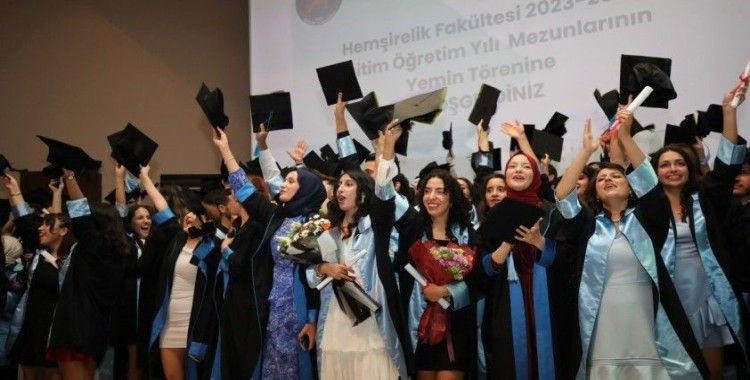 AÜ’de 199 hemşire mezun oldu
