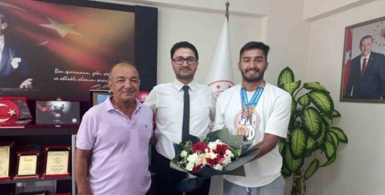 Demir, Milli Tenisçi Ahmet Kaplan’ı tebrik etti
