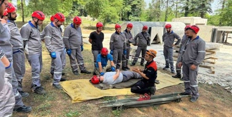AFAD depremde arama kurtarma eğitimlerini sürdürüyor
