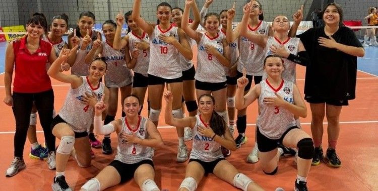 Kayserili voleybolcular Türkiye Çeyrek Finali’ni  ‘Arda Güler Sevinci’ ile kutladı
