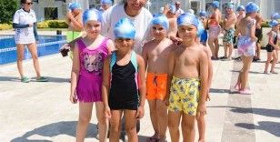 Yunusemre’de çocuklar için yüzme kursu başladı
