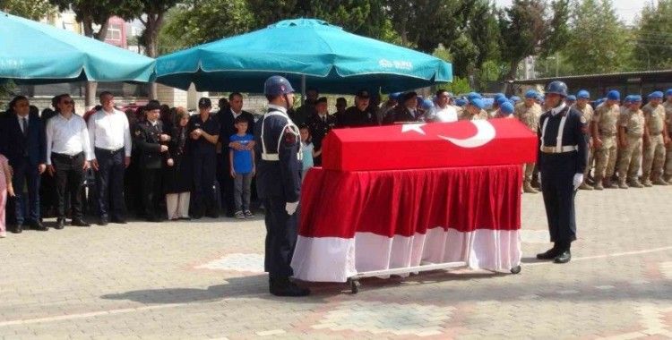 Mersin’de trafik kazasında hayatını kaybeden uzman çavuş için askeri tören düzenlendi
