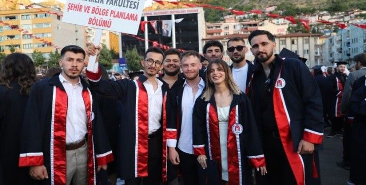 Amasya Üniversitesi 5bin320 mezun verdi
