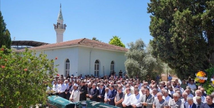 İzmir'deki patlamada hayatını kaybedenler toprağa veriliyor