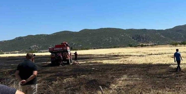 Burdur’da hasat yapılırken çıkan yangında 1 dekar alan yandı
