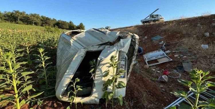 Bilecik’te şarampole uçan araç içinde bulunan 3 kişi yaralandı
