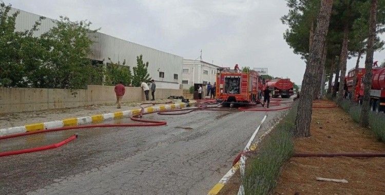 Uşak’ta tekstil fabrikasında çıkan yangın söndürüldü
