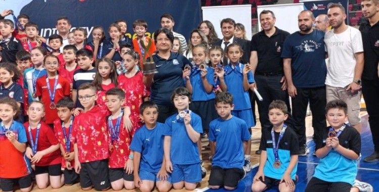 Yunusemreli badmintoncular Türkiye Şampiyonası’na damga vurdu
