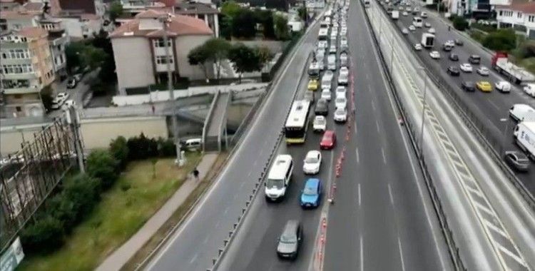 Asfalt yenileme çalışması yapılan Haliç Köprüsü'nde trafik yoğunluğu