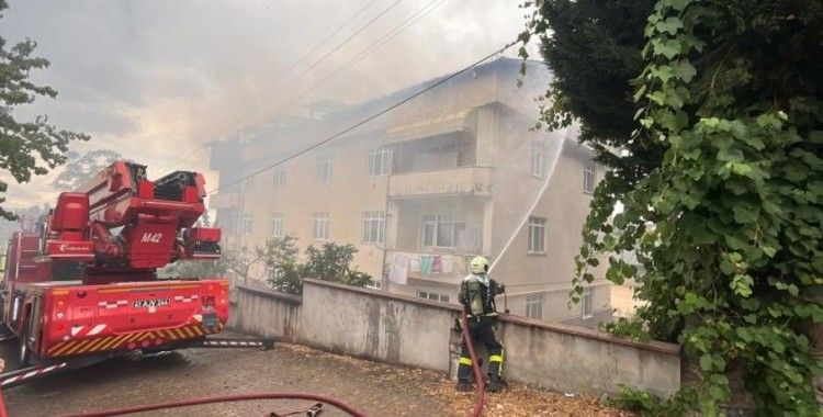 Öğrenci yurdu lojmanı alevlere teslim oldu