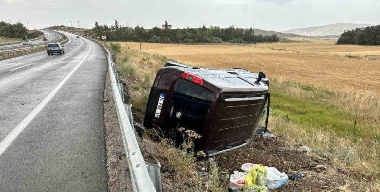 Kontrolden çıkıp şarampole uçtu, araçta bulunan 5 kişi yaralandı
