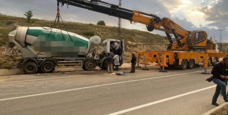 Bayburt’ta beton mikseri yola devrildi: 1 ölü
