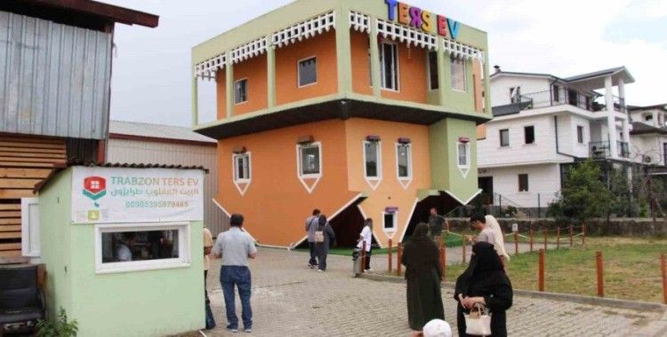 Trabzon’daki ‘Ters Ev’ Arap turistlerin ilgi odağı oldu
