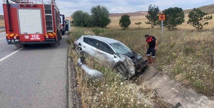 Otomobil su kanalına düştü, sürücü yaralandı
