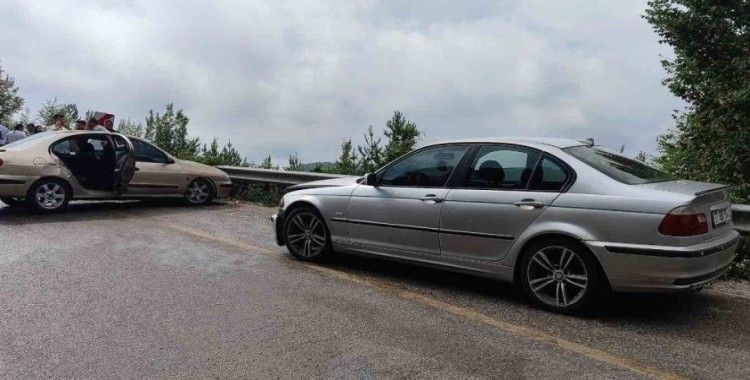 Kastamonu’da iki otomobil çarpıştı: 2 yaralı
