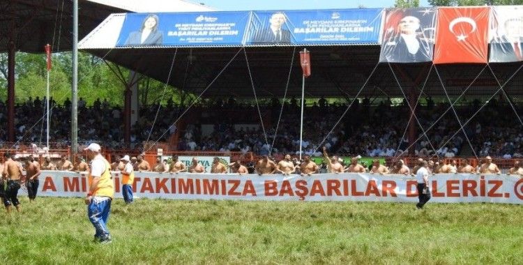 Kırkpınar’da başpehlivanlardan A Milli Futbol Takımı’na destek
