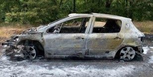 Pazaryeri’nde seyir halindeki otomobil yandı

